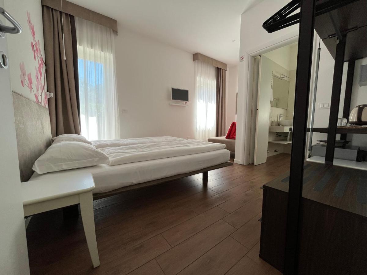 Agritur Fiore D'Ulivo 加尔达湖滨 外观 照片